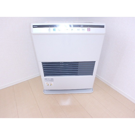 その他　灯油ＦＦストーブ付きです。