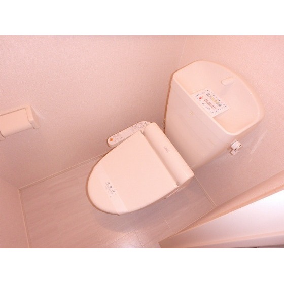 トイレ　温水洗浄便座です。