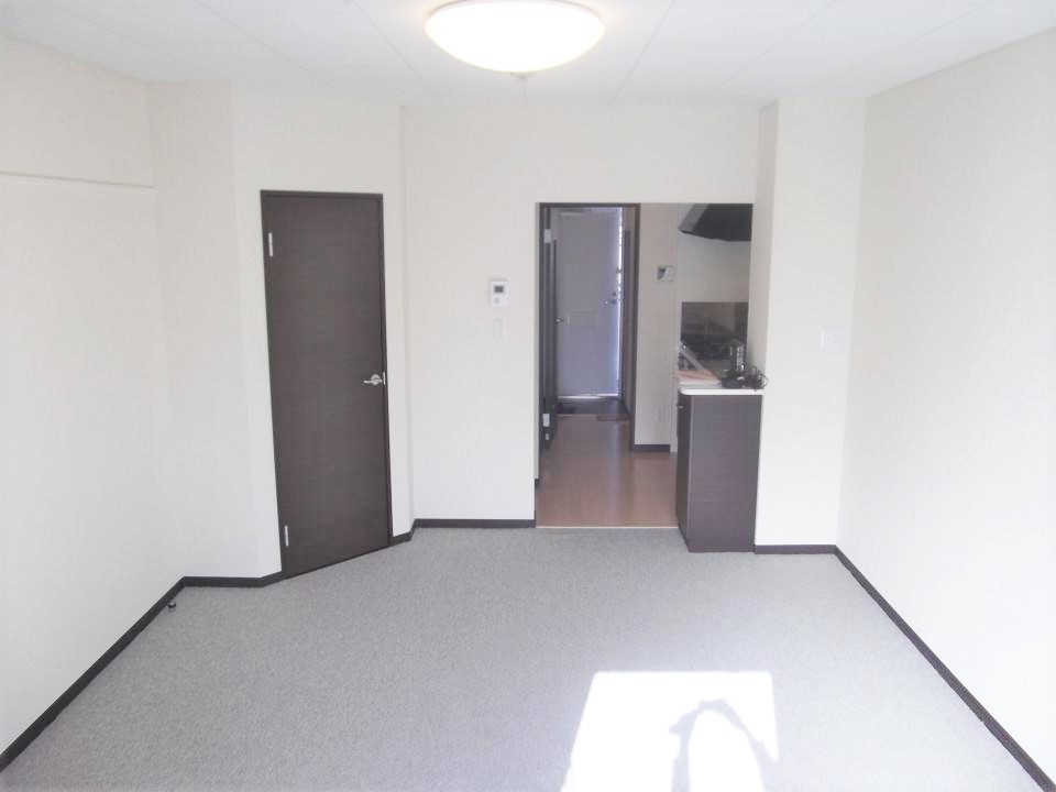 居室・リビング　同タイプ物件の為、形状や間取寸法、色調等が実際とは異なります