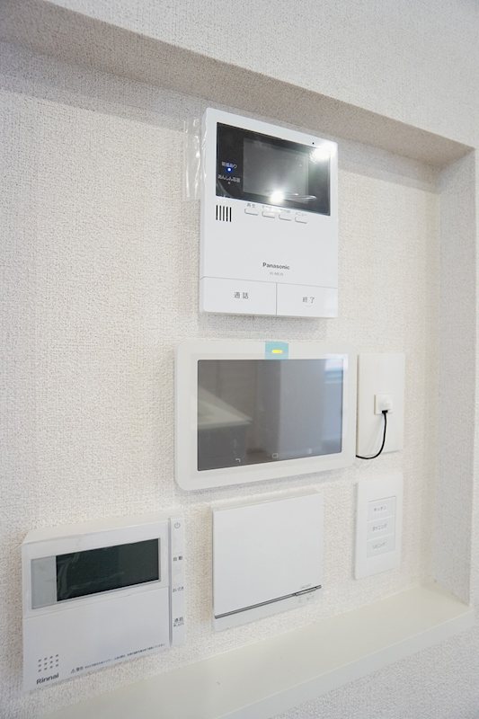 セキュリティ　モニター越しに訪問者を確認できるので急な来客時も安心です。