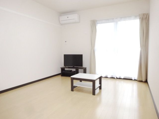 居室・リビング　開放的な室内です♪