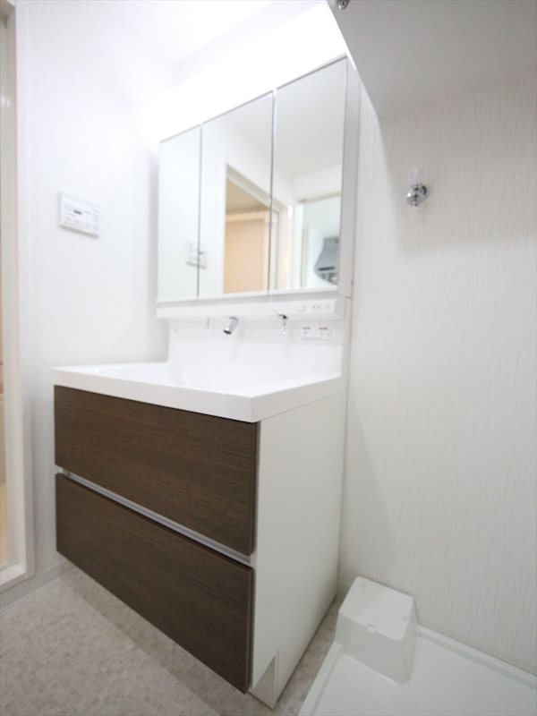 洗面設備　脱衣所　シャンプードレッサー　室内洗濯機置き場