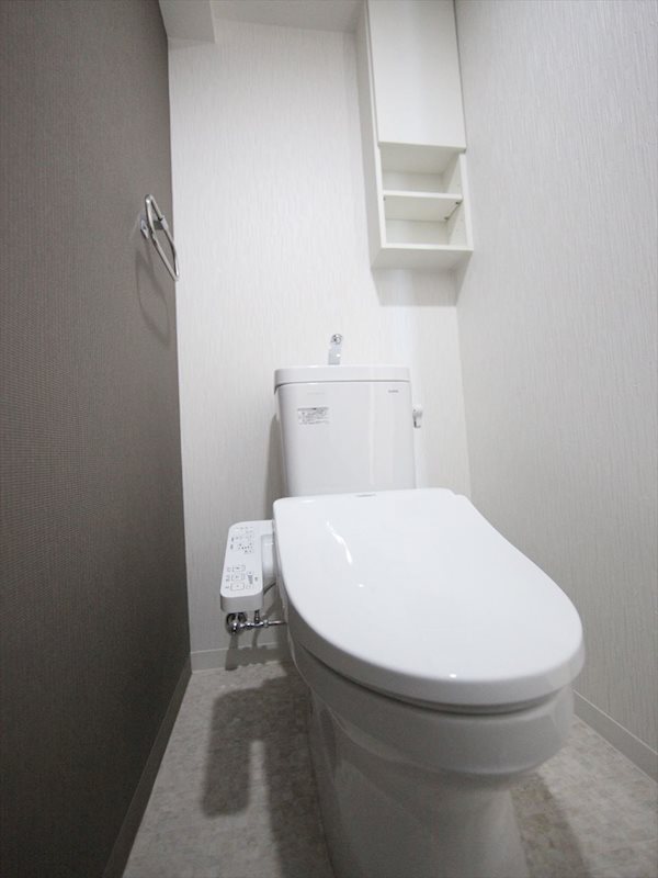 トイレ　温水洗浄暖房便座付きトイレ