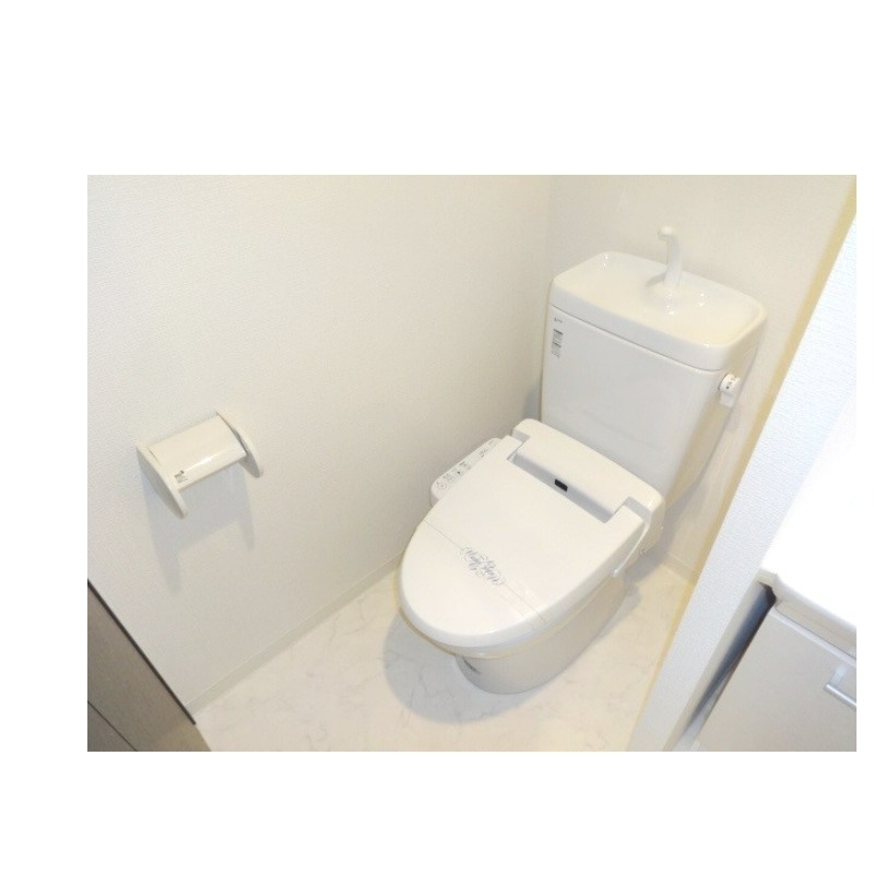 トイレ　温室温水洗浄便座です。お尻が冷えません！！