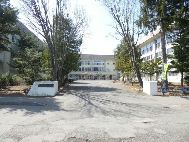 小学校　帯広市立帯広小学校（小学校）まで1135m