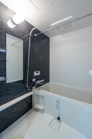 バス・シャワールーム　※別部屋の写真です