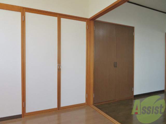 収納　収納スペースはコチラ。中が気になりますね～。