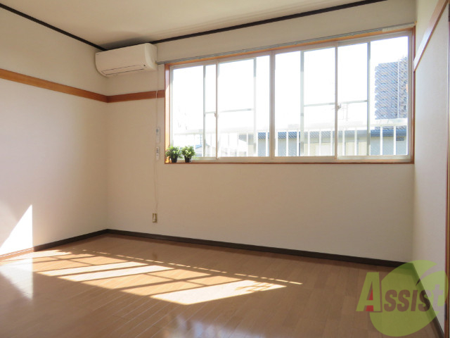 その他部屋・スペース　フローリングなので、ベッドも置けちゃいます。