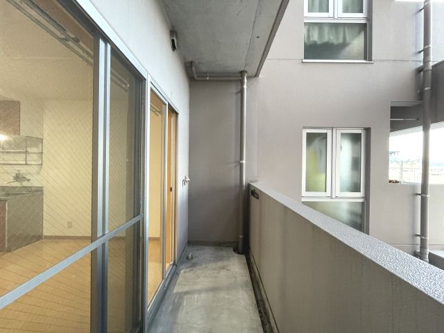 バルコニー　陽当たり良好なバルコニーです