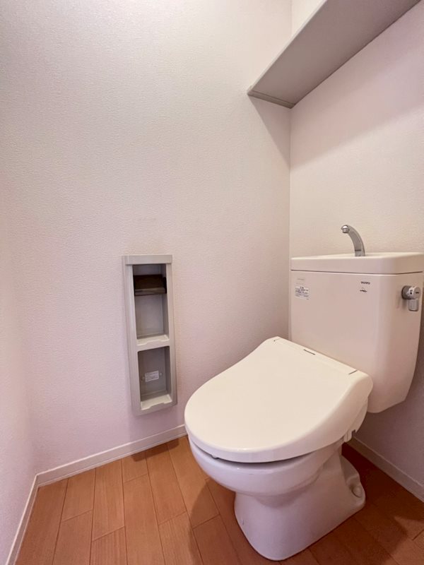 トイレ　※別号室の写真です。