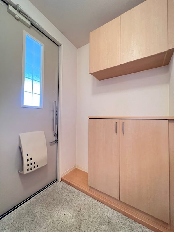 玄関　※別号室の写真です。