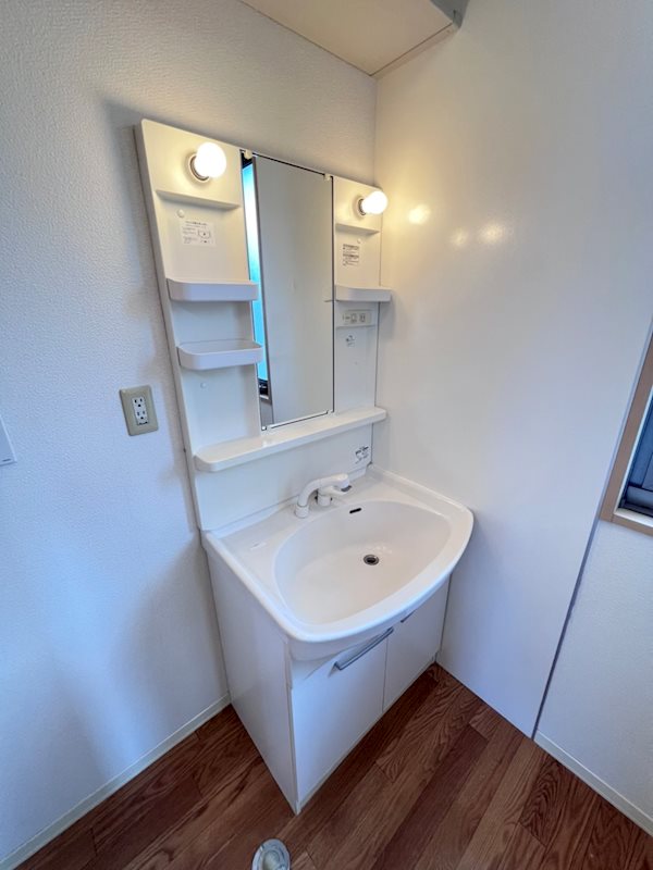 洗面設備　※別号室の写真です。