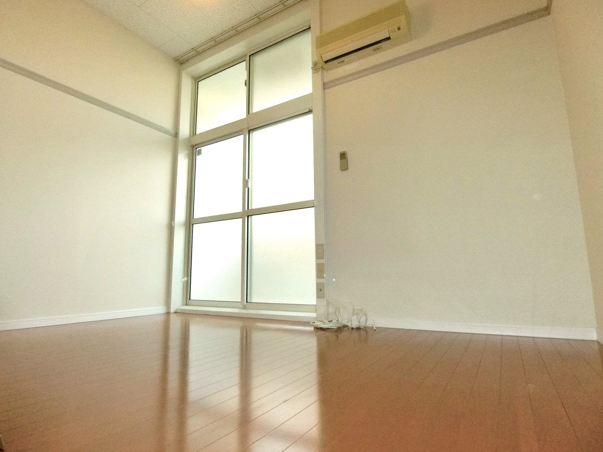 その他　エアコン・照明を完備した明るいお部屋です☆