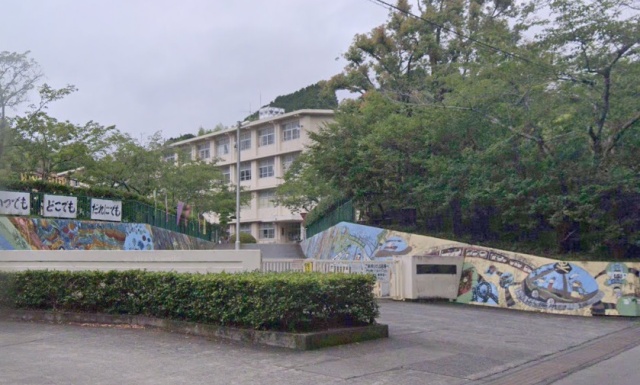 小学校　藤枝市立藤枝中央小学校（小学校）まで845m