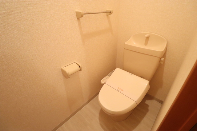 トイレ　温水洗浄暖房便座