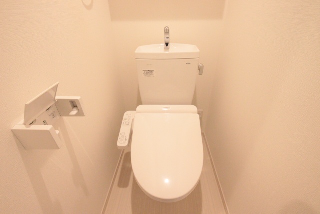 トイレ　※別室の参考写真の為、現況優先です。