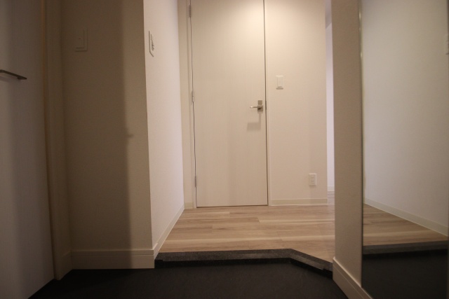 玄関　※別室の参考写真の為、現況優先です。