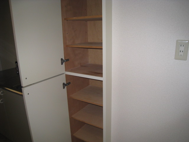 玄関　※写真は別のお部屋です。現況を優先させて頂きます。