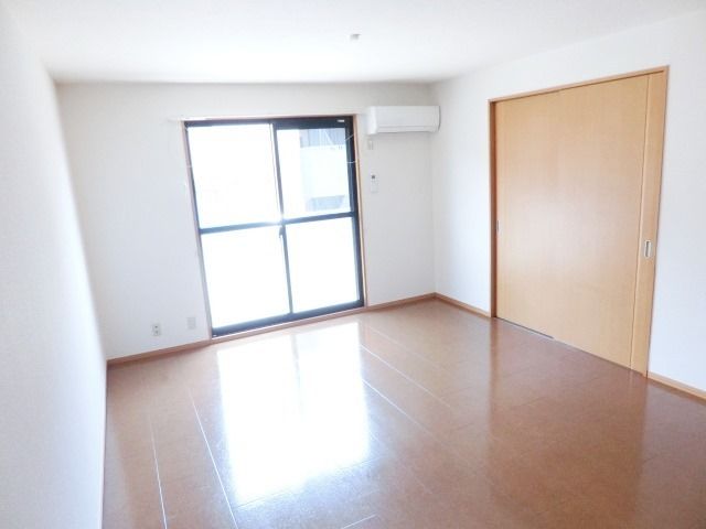 居室・リビング　広いリビングです。