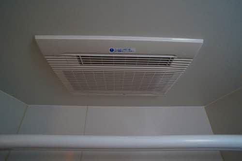 バルコニー　浴室換気乾燥機