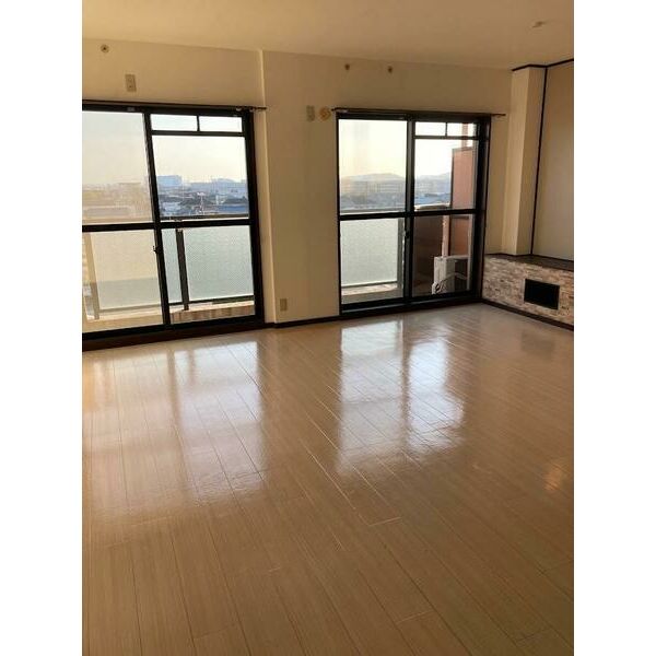 居室・リビング　5-F画像参照