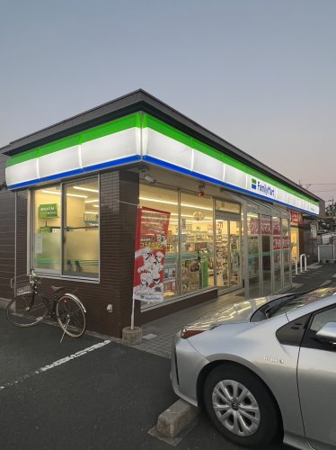 コンビニ　ファミリーマート 豊橋南栄空池店（コンビニ）まで882m