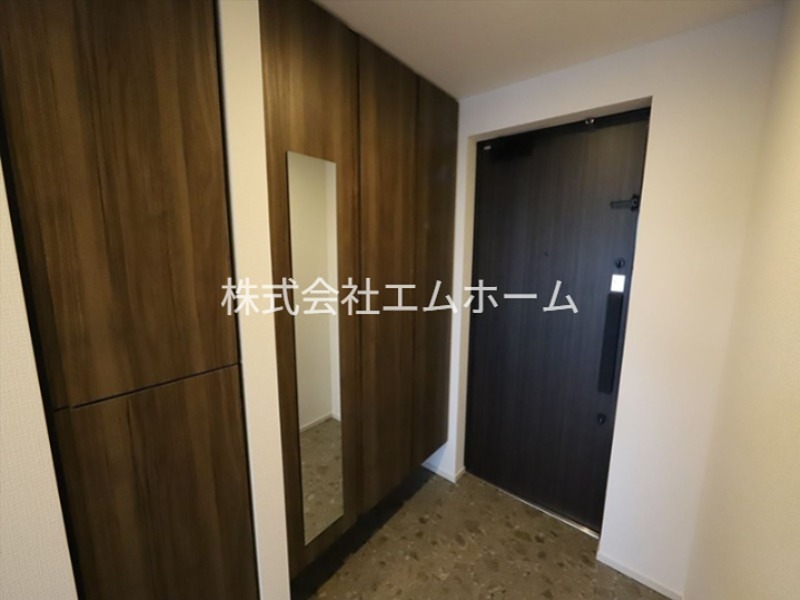 玄関　豊富なシューズボックス付