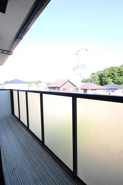 バルコニー　南向きのベランダは洗濯物が乾きます。