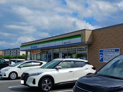 コンビニ　ファミリーマート南片江三丁目店（コンビニ）まで15m