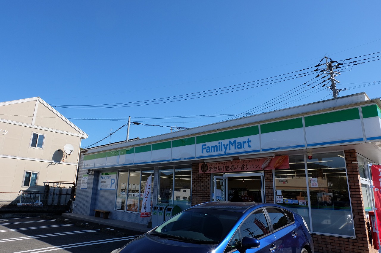 コンビニ　ファミリーマート熊本菊池花房台店（コンビニ）まで442m