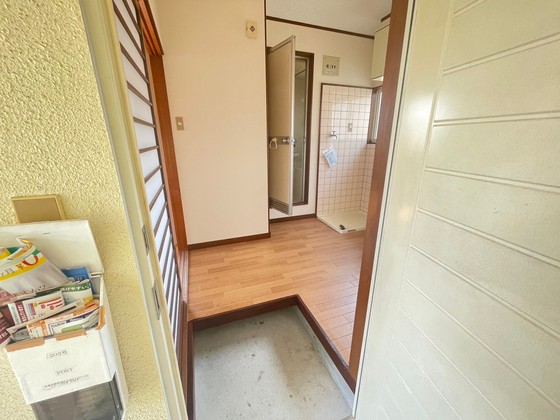 玄関　※別号室の写真を使用しております。