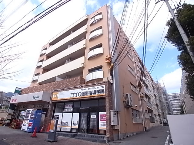 建物外観　タイル貼りの外観