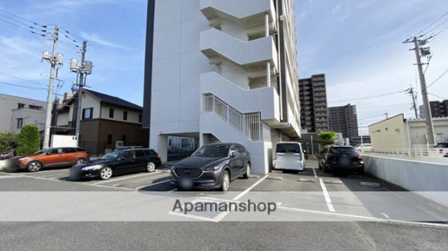 駐車場　エントランス