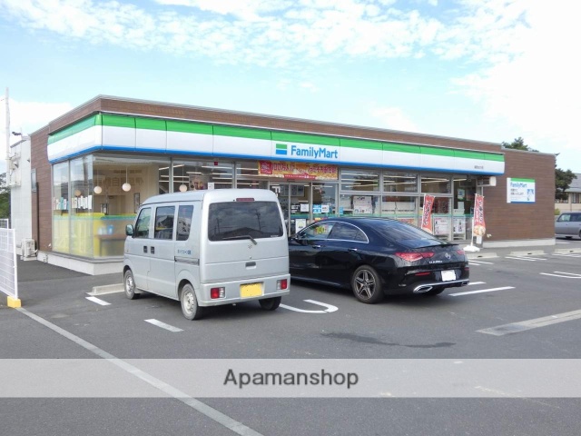 コンビニ　ファミリーマート湖西なか店（コンビニ）まで879m