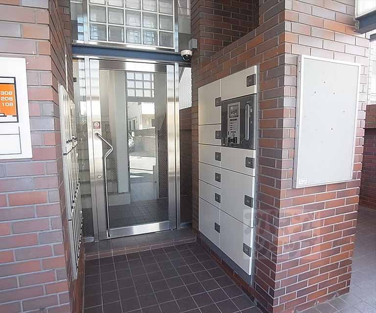 セキュリティ　玄関部分はオートロック装備