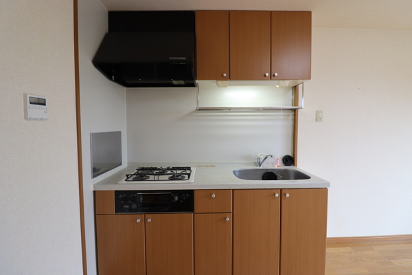 キッチン　３口コンロ