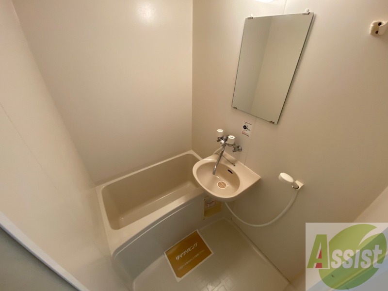 バス・シャワールーム　お風呂になります。一日の疲れを癒してくださいね。