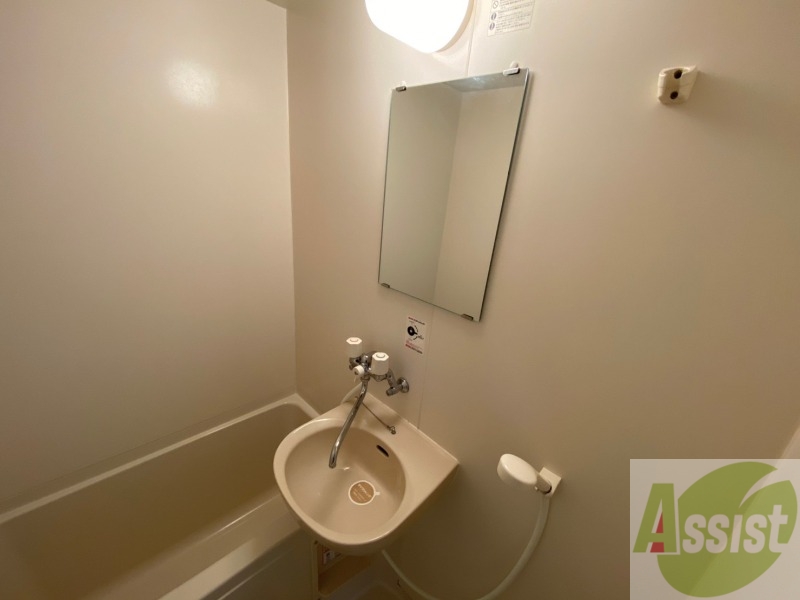 洗面設備　こちらに洗面台があります。朝の洗顔はこちらで。