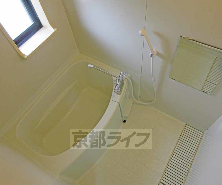 バス・シャワールーム　明るいお風呂ですね