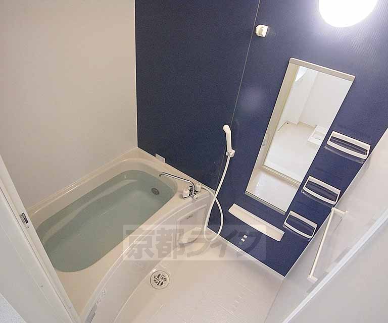 バス・シャワールーム　追い炊き機能付きです。。