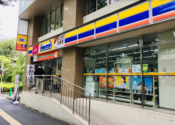 コンビニ　ミニストップ千駄ヶ谷駅前店（コンビニ）まで376m