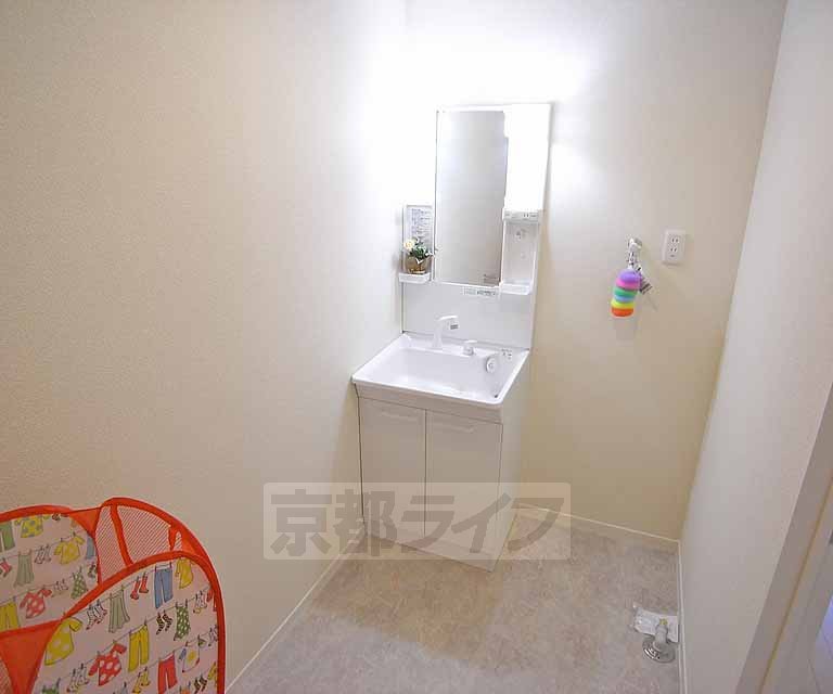 洗面設備　広めの脱衣所です。