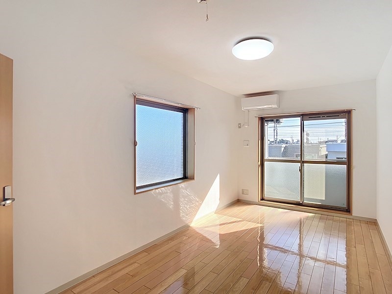 居室・リビング　2面採光