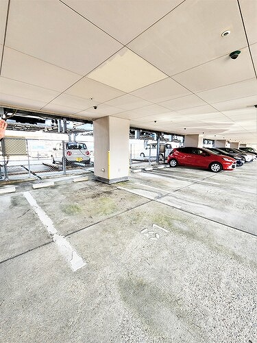 駐車場　5階平面自走式駐車場　※2023年6月撮影