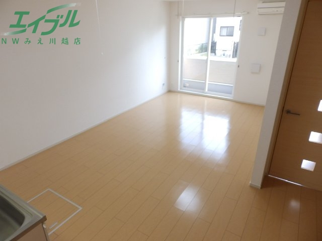 居室・リビング　同物件別室の画像です