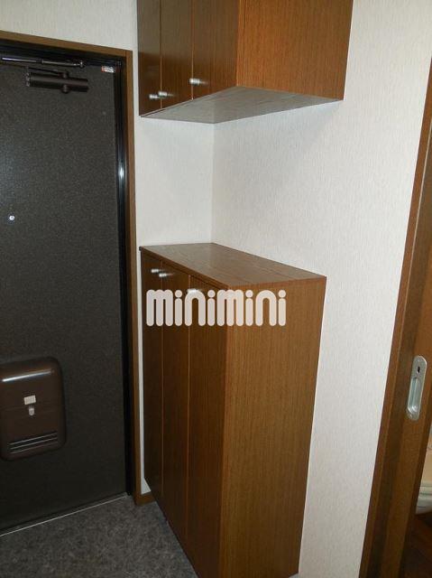 玄関　下駄箱つきです