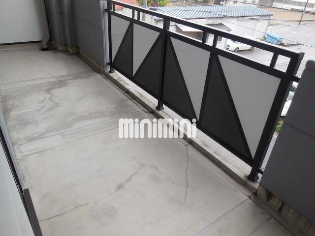 バルコニー　広めのベランダですよ