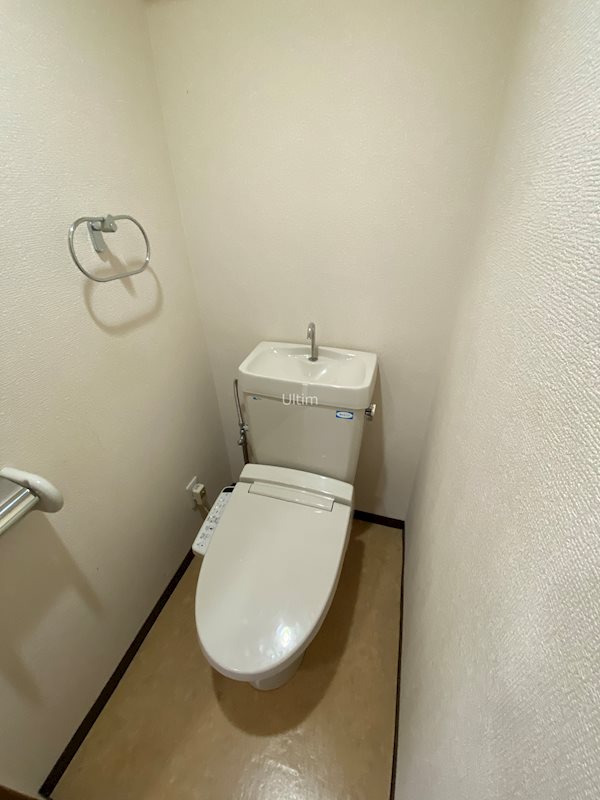 トイレ　※別のお部屋のお写真です。御参考までに。