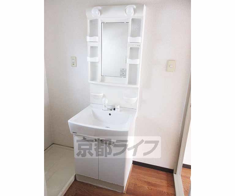 洗面設備　独立洗面台です・