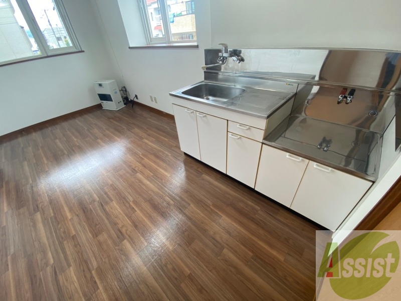 キッチン　キッチンです。ご自身でコンロを設置していただけます。